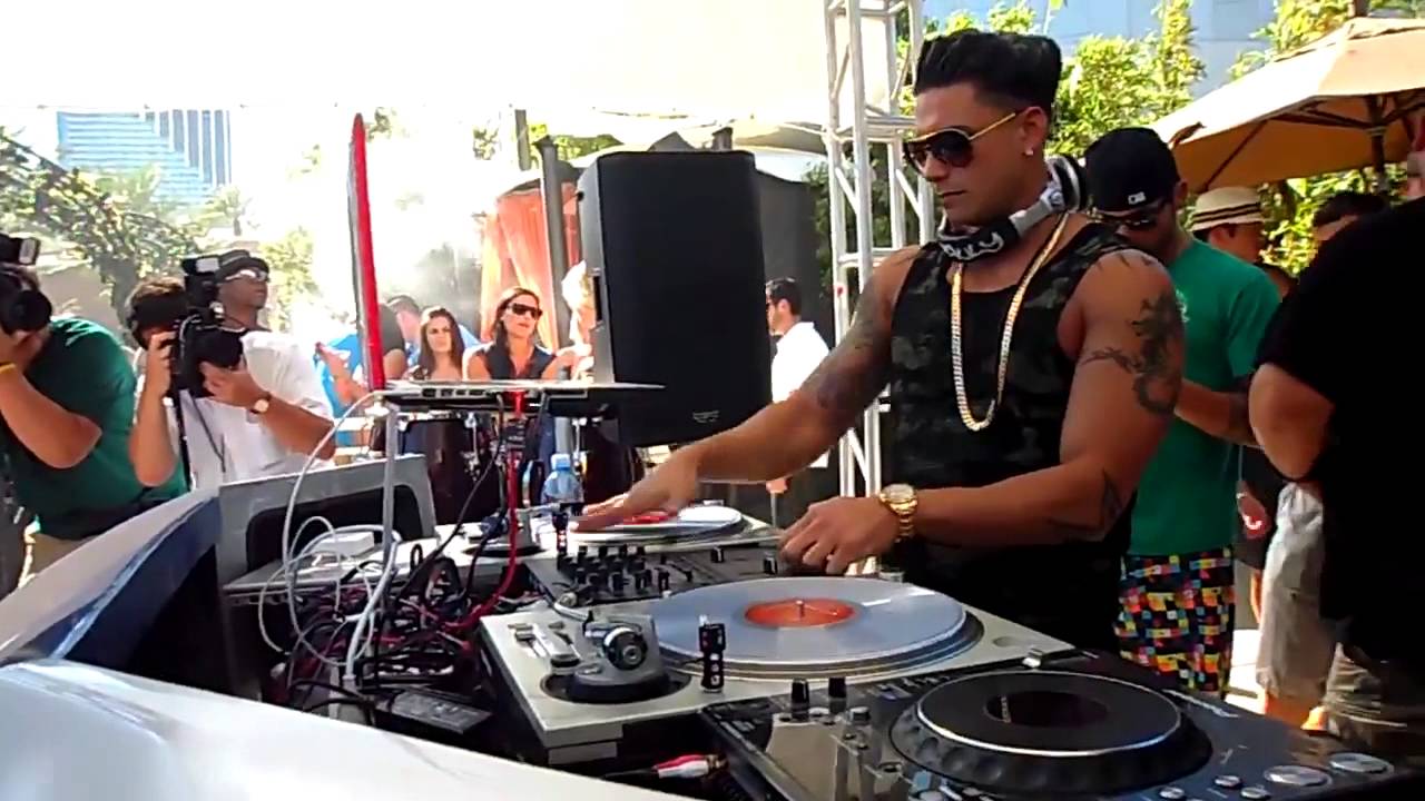 Pauly D as a DJ