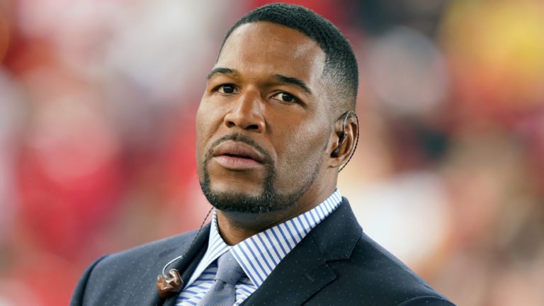 Michael Strahan Bio Early Life Career Wife Net Worth Measurements 