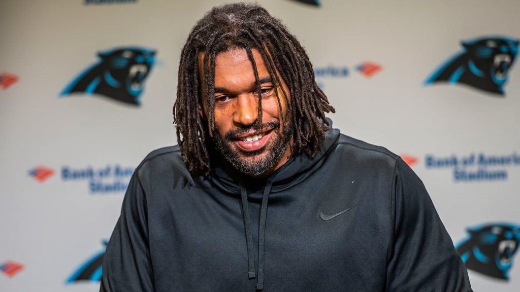 Julius Peppers Bio, Early Life, Career, Wife Net Worth, Measurements