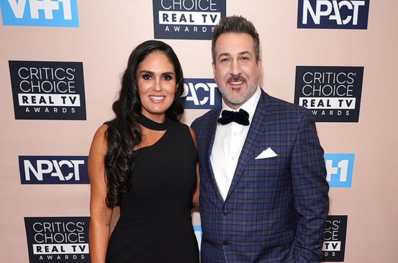 Izabel Araujo and Joey Fatone