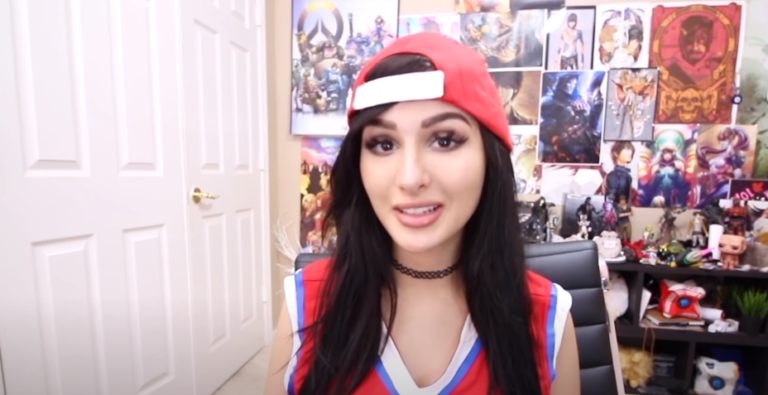 Sssniperwolf Bio, Career, Boyfriend, Net Worth, Measurements