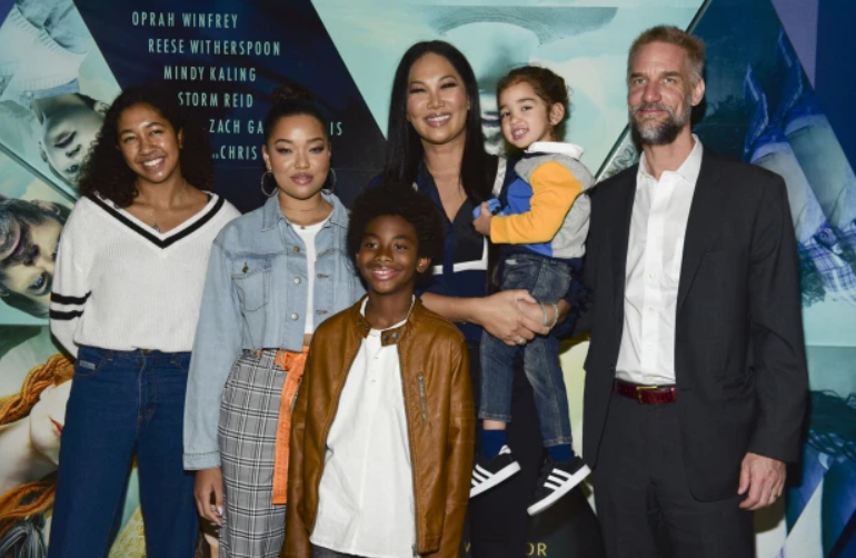 Kimora Lee Simmons with her husband and children