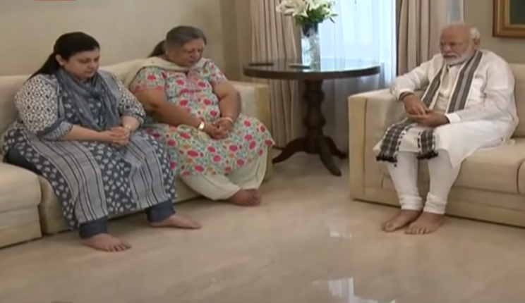 PM Narendra Modi visits Jaitley family
